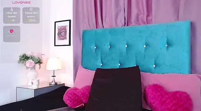 camila larzon online show from March 13, 2025, 3:28 pm