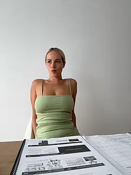 streetdoll online show from September 8, 2025, 2:38 pm