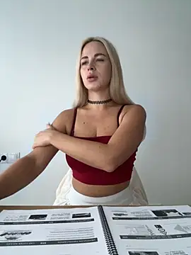 streetdoll online show from September 29, 2025, 6:53 am