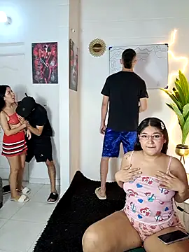 royalgirls x online show from February 27, 2026, 2:01 am