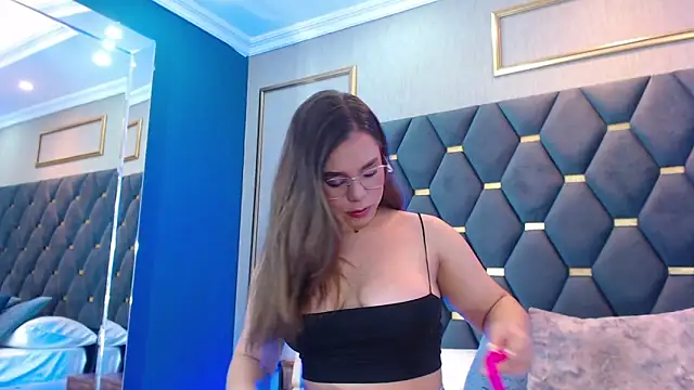 ThaniaJones online show from December 22, 2025, 12:05 pm