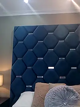 ThaniaJones online show from September 9, 2025, 11:41 am