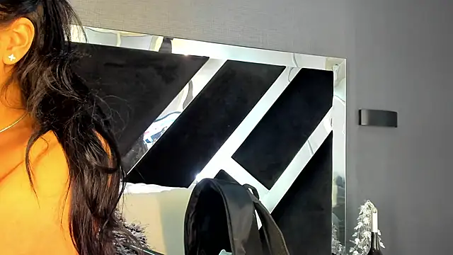 PaulinaDuarte online show from November 26, 2025, 12:16 pm