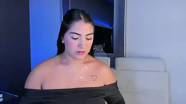 PaulinaDuarte online show from September 24, 2025, 1:28 pm