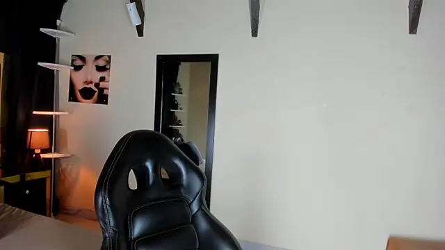 Snapshot of EmiliWilliams chatting on November 21, 2025, 11:48 pm EmiliWilliams online show from November 21, 2025, 11:48 pm