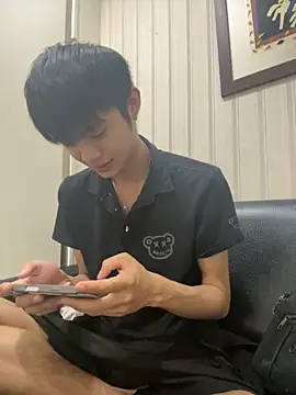 mumuowl online show from November 6, 2025, 5:39 pm