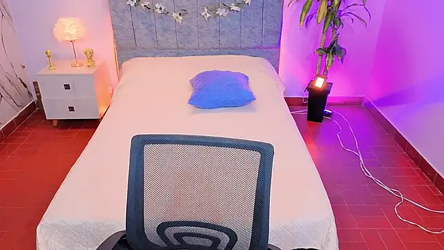 Lana stone  online show from January 13, 2026, 3:21 am