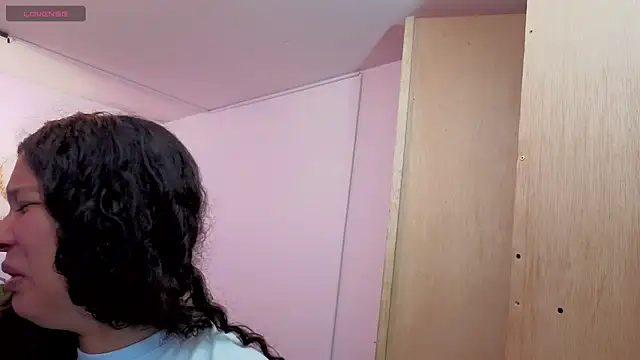 Lana stone  online show from March 27, 2026, 3:37 am