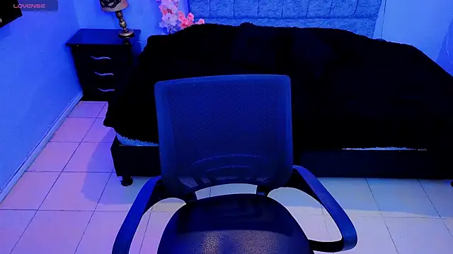 Lana stone  online show from October 27, 2025, 3:29 am