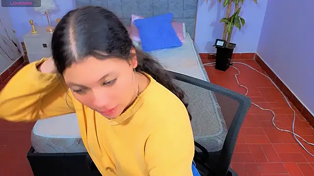 Lana stone  online show from January 11, 2026, 3:35 am