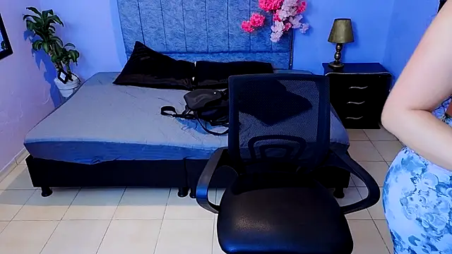 Lana stone  online show from October 2, 2025, 3:43 am