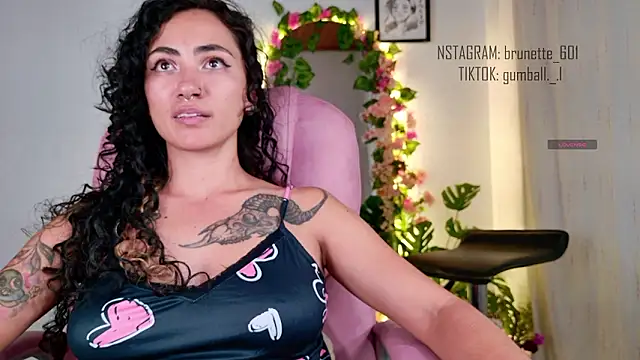 Snapshot of paula_brunette chatting on March 4, 2026, 3:14 am paula brunette online show from March 4, 2026, 3:14 am