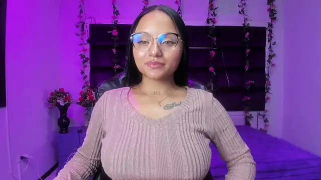 sweelanna   online show from April 10, 2026, 1:23 am