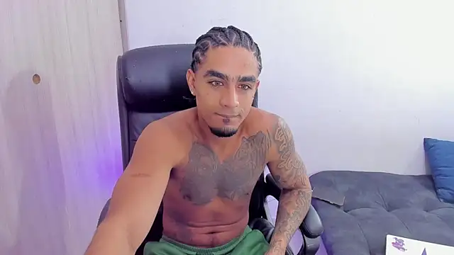 Snapshot of dominic_brandd23 chatting on July 1, 2026, 4:24 am dominic brandd23 online show from July 1, 2026, 4:24 am