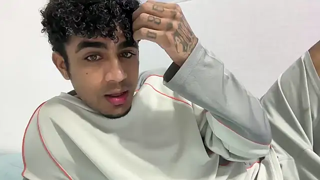 dominic brandd23 online show from November 22, 2025, 8:18 pm