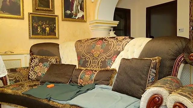 TUNDEROSE1 online show from October 23, 2025, 4:11 am