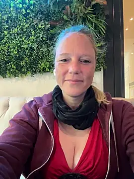 Snapshot of MoniqueLaFee chatting on September 27, 2025, 7:58 am MoniqueLaFee online show from September 27, 2025, 7:58 am