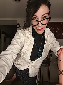 Snapshot of freyamoret chatting on May 6, 2026, 1:53 am freyamoret online show from May 6, 2026, 1:53 am