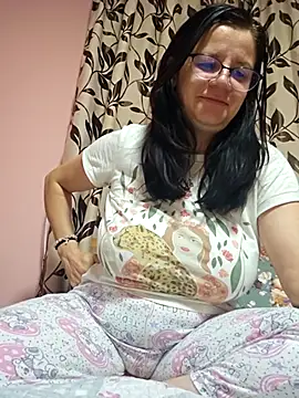 KristenVega online show from October 3, 2025, 7:21 am