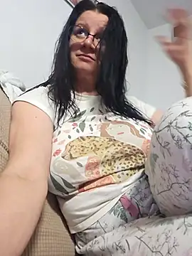 KristenVega online show from November 17, 2025, 8:02 pm