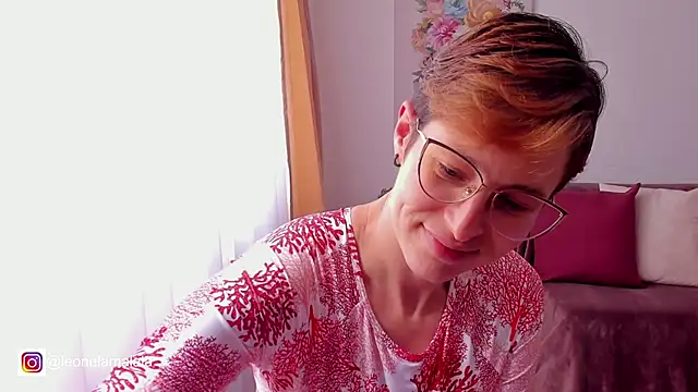 cuddlingbunny online show from March 11, 2025, 3:45 pm