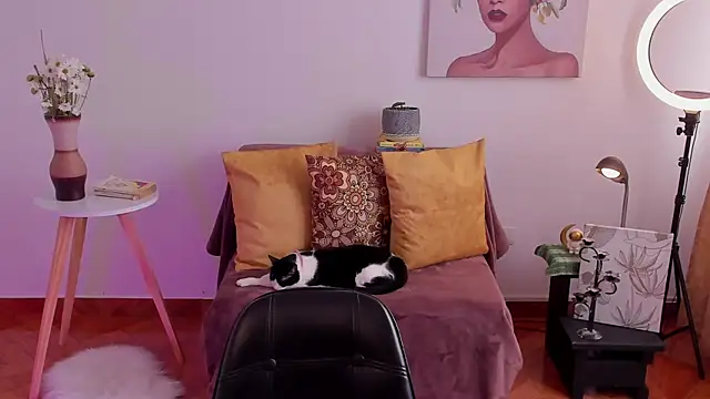 cuddlingbunny online show from February 26, 2025, 6:59 pm