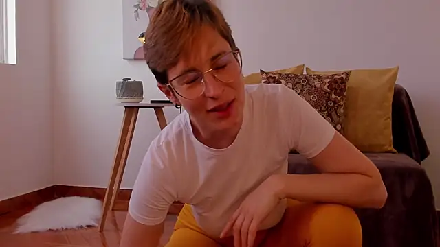 cuddlingbunny online show from February 18, 2025, 9:20 pm