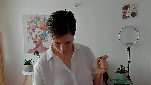 cuddlingbunny online show from February 16, 2025, 3:27 pm