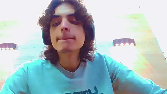 Sr BonnyEthan online show from October 29, 2025, 1:43 pm