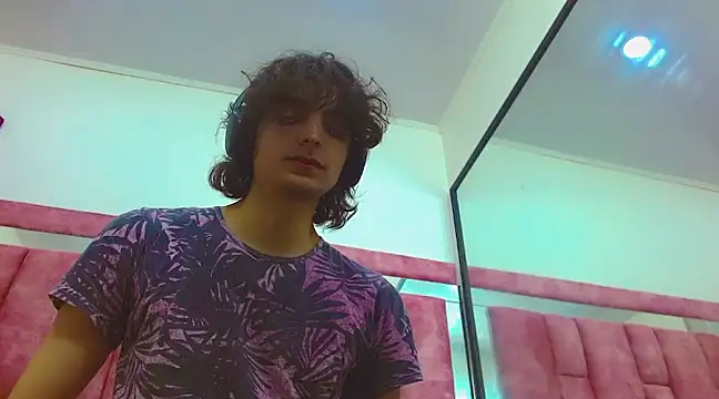 Sr BonnyEthan online show from February 25, 2025, 1:32 pm