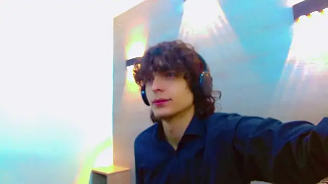 Sr BonnyEthan online show from September 10, 2025, 1:43 pm