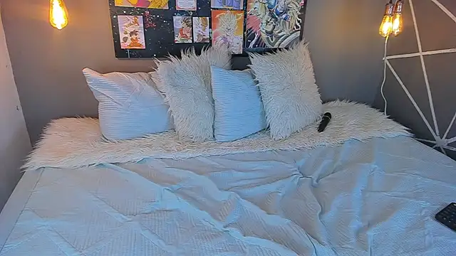 cloe bridgee online show from February 17, 2025, 3:04 am