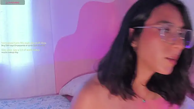 DaraBeckett online show from April 21, 2026, 10:27 pm