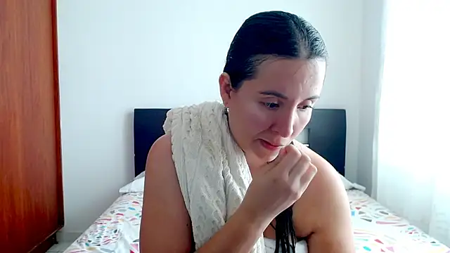 emely sexx20 online show from September 26, 2025, 4:03 pm