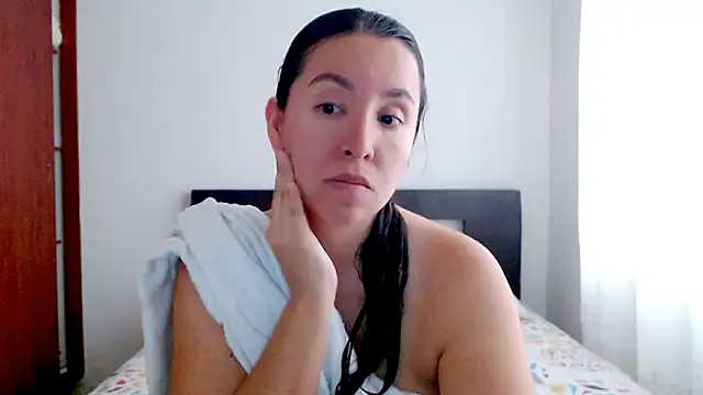 emely sexx20 online show from October 7, 2025, 2:18 pm