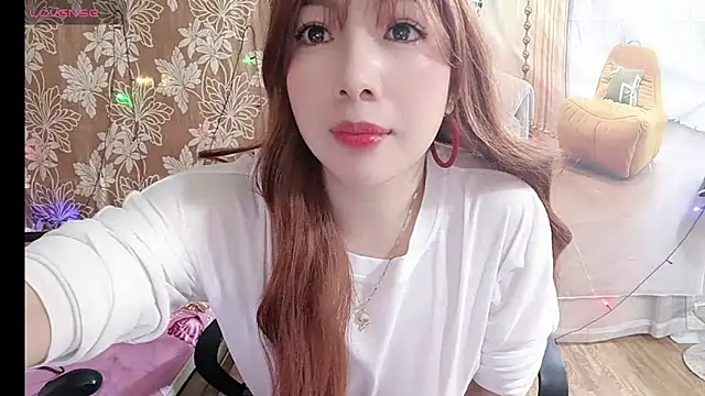 Snapshot of Lanian_99 chatting on November 10, 2025, 11:32 pm Lanian 99 online show from November 10, 2025, 11:32 pm