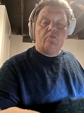 jrsexy83 online show from April 20, 2026, 7:33 am