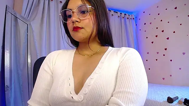 ashlei  online show from October 14, 2025, 3:18 am