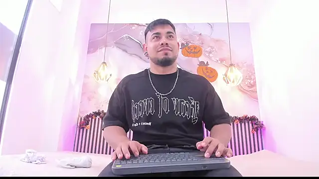 BrianMalonee online show from October 31, 2025, 12:02 pm