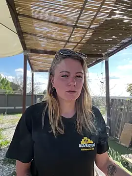 selenaluvv online show from April 19, 2026, 3:57 pm