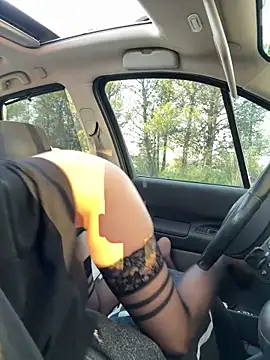 selenaluvv online show from February 14, 2025, 5:25 pm