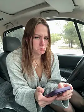 selenaluvv online show from February 25, 2025, 5:08 pm