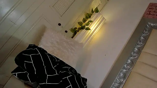 ChanellCastilla online show from December 18, 2025, 6:29 am