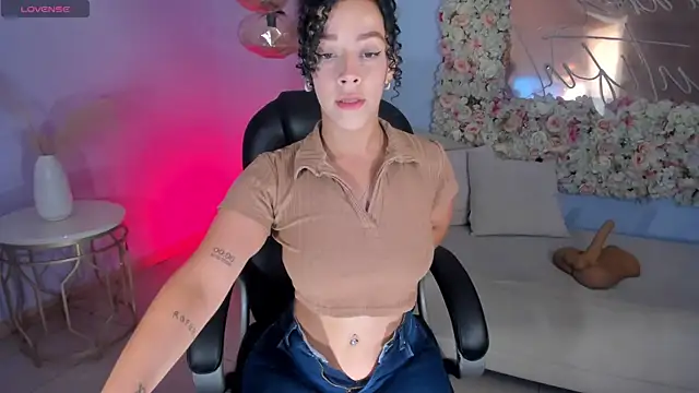 Snapshot of AlessaRomero chatting on February 23, 2026, 7:58 pm AlessaRomero online show from February 23, 2026, 7:58 pm