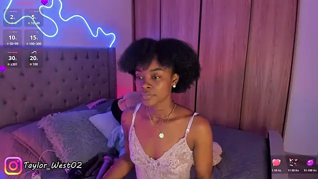 Snapshot of Miss_westt_ chatting on June 25, 2026, 6:40 am Miss westt online show from June 25, 2026, 6:40 am