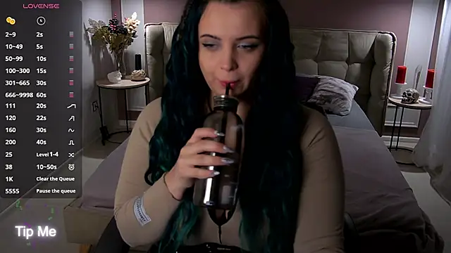 Miss Maya Mils online show from October 15, 2025, 1:04 am