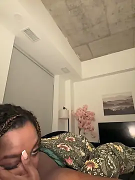 Snapshot of Your_Paris chatting on October 4, 2025, 12:39 pm Your Paris online show from October 4, 2025, 12:39 pm