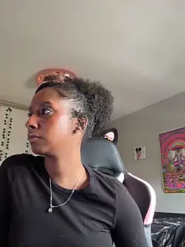 Snapshot of Your_Paris chatting on March 21, 2025, 8:50 pm Your Paris online show from March 21, 2025, 8:50 pm