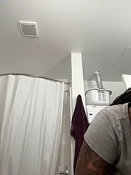 Snapshot of Your_Paris chatting on November 21, 2025, 4:39 pm Your Paris online show from November 21, 2025, 4:39 pm