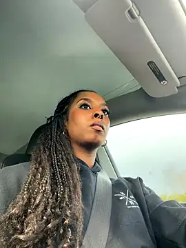 Snapshot of Your_Paris chatting on November 8, 2025, 8:56 pm Your Paris online show from November 8, 2025, 8:56 pm